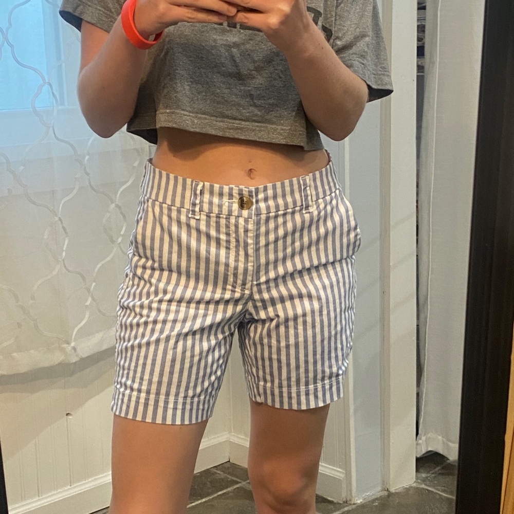 Old Navy Everyday short mid-rise blue and white striped size 0